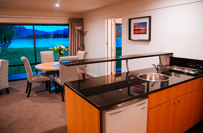 Edgewater_Kitchenette