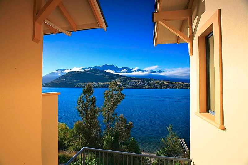 VillaLago_Yellow_Walls